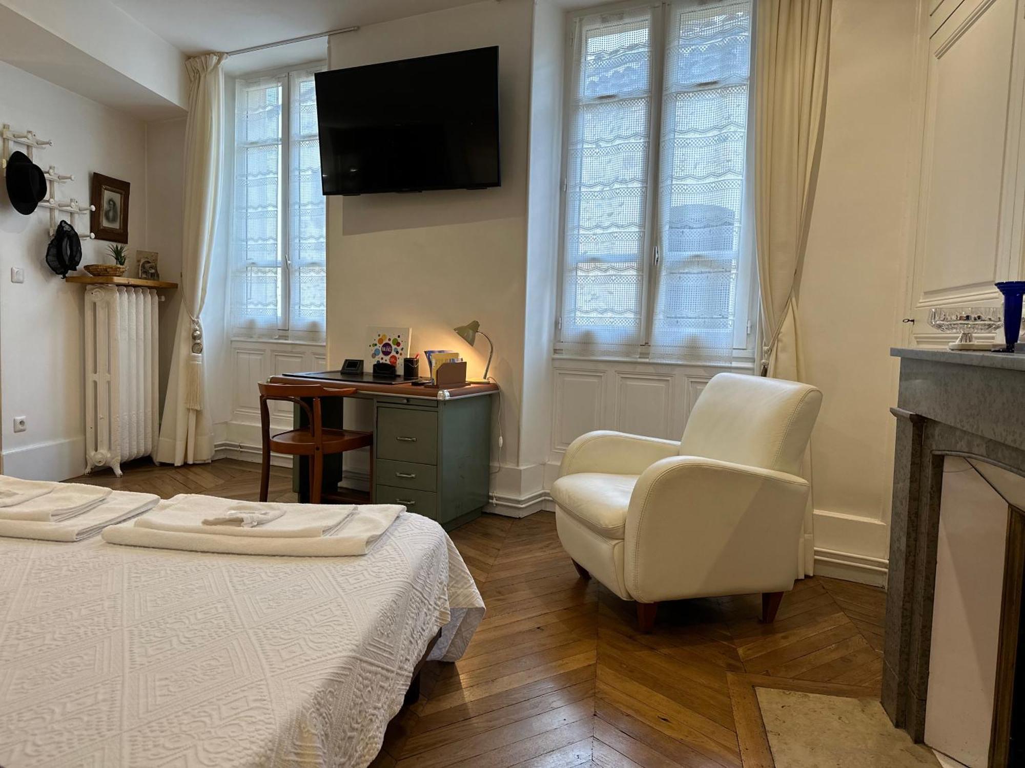 Chambre De Charme Au Coeur Du Vieux Valence - Confort & Calme Exterior photo